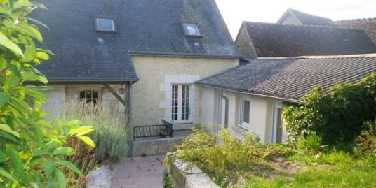 Agréable maison ancienne dans le bourg Athée